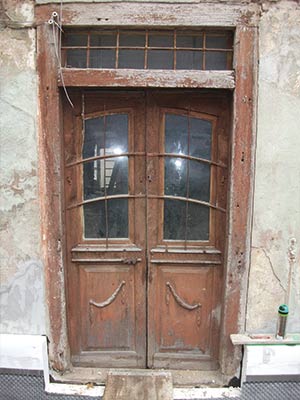 Restaurierung einer alten Tür durch die Schreinerei Linsenmeyer aus Heroldingen zwischen Donauwörth und Nördlingen